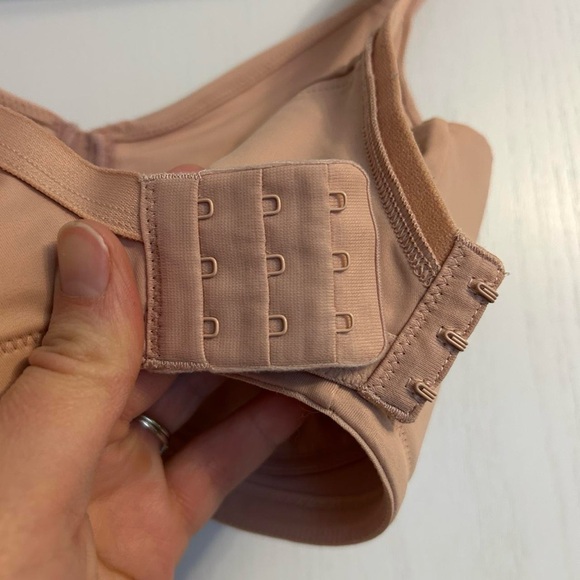 36DD Spanx Bra Wirefree - Picture 7 of 8